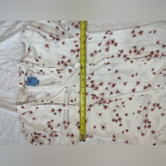Cece Puff white Sleeve V-neck floral Printed Dress. Women’s size medium - Picture 7 of 11